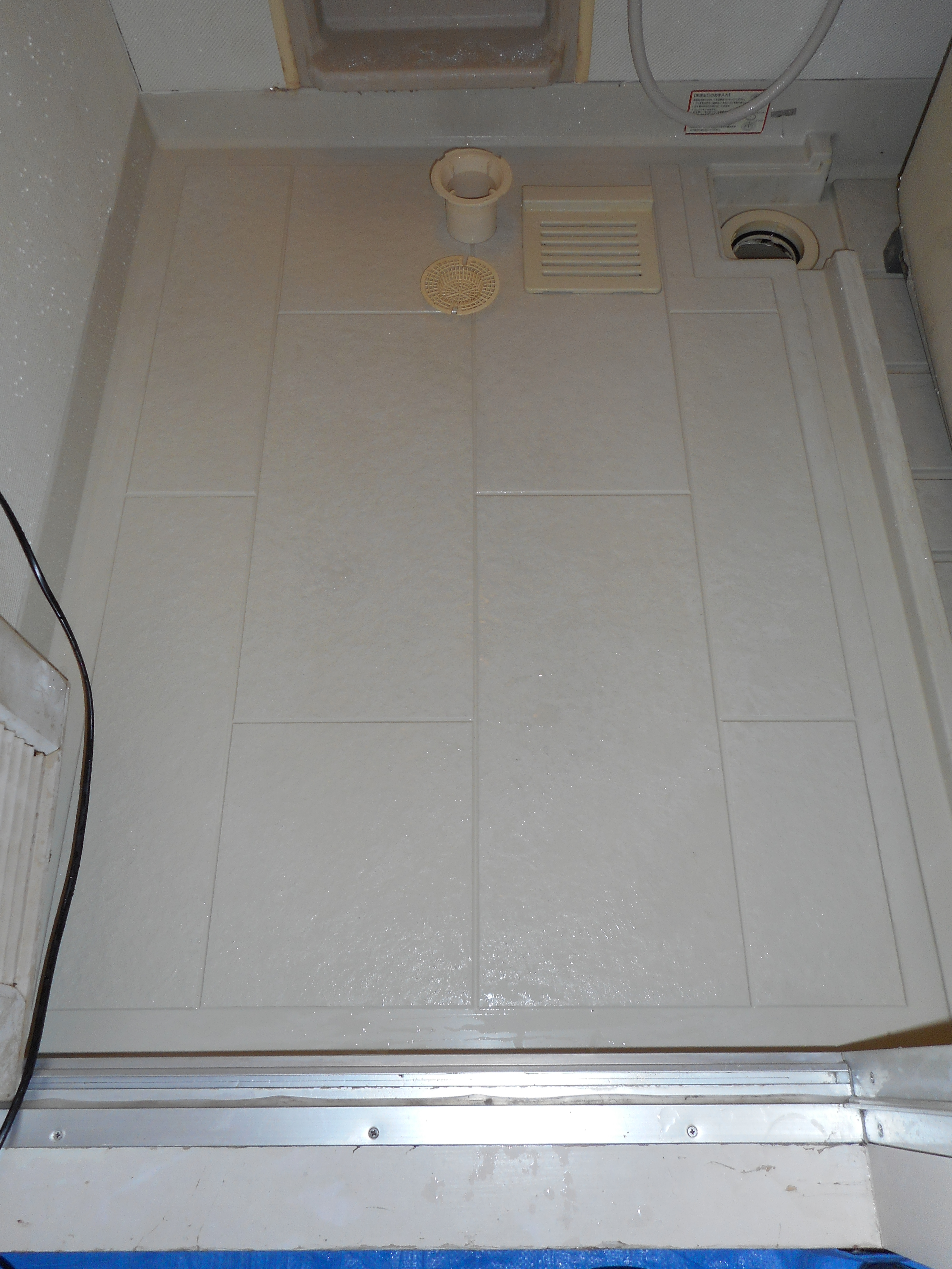 一般住宅のFRP浴室床磨き、石材特殊洗浄施工後
