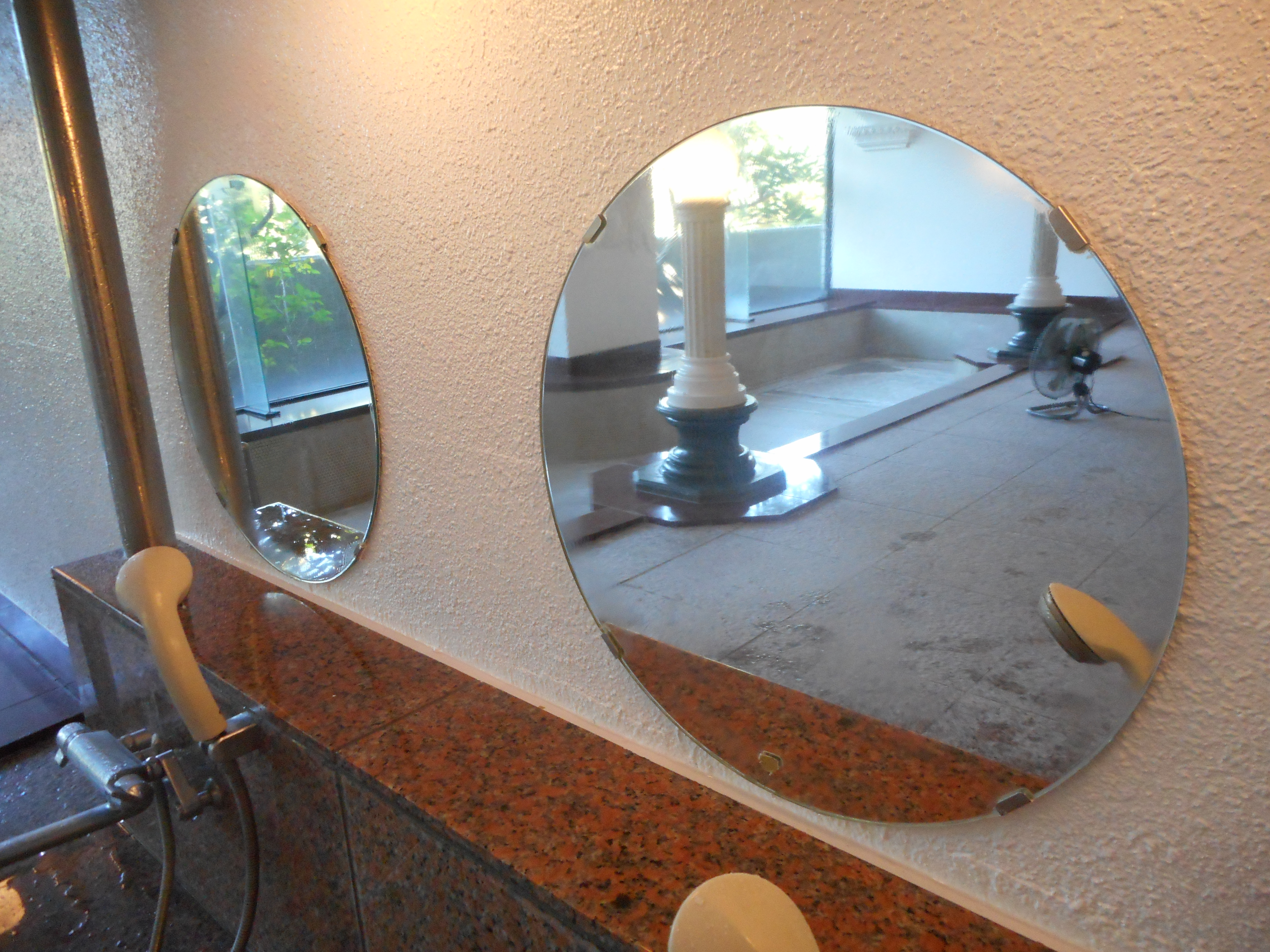 ホテル・旅館の温泉大浴場鏡研磨再生後