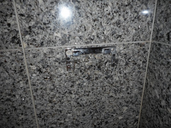 一般住宅の浴室御影石・目地サビ抜き石材特殊洗浄再生後